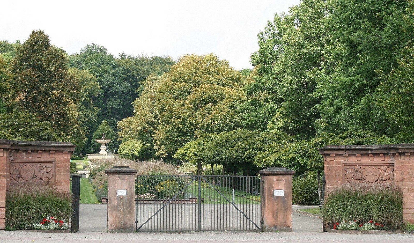 Eingang zum Hauptfriedhof Kaiserslautern – Hauptfriedhof Kaiserslautern