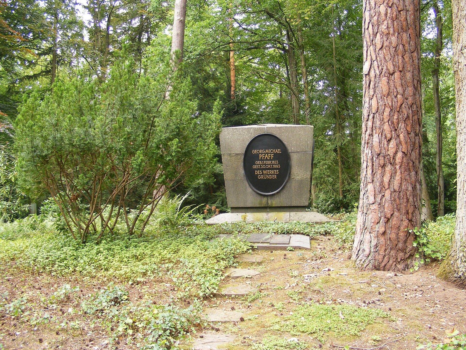 Grabstätte der Familie Pfaff auf dem Hauptfriedhof Kaiserslautern